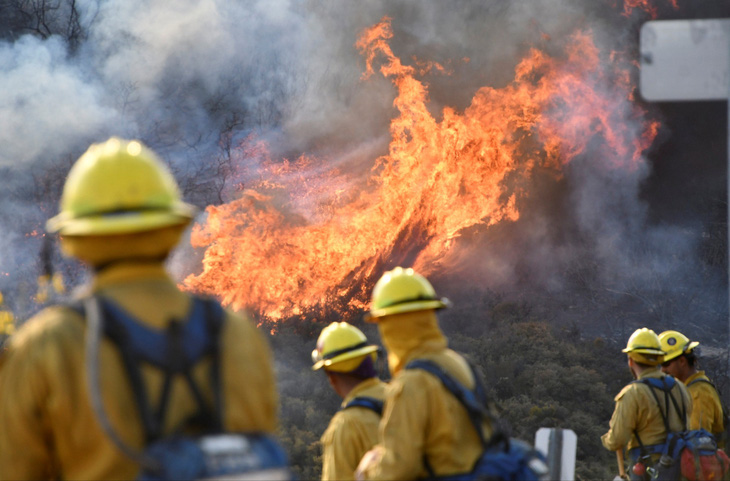 Cháy rừng ở California, quận Cam báo động đỏ - Ảnh 1.