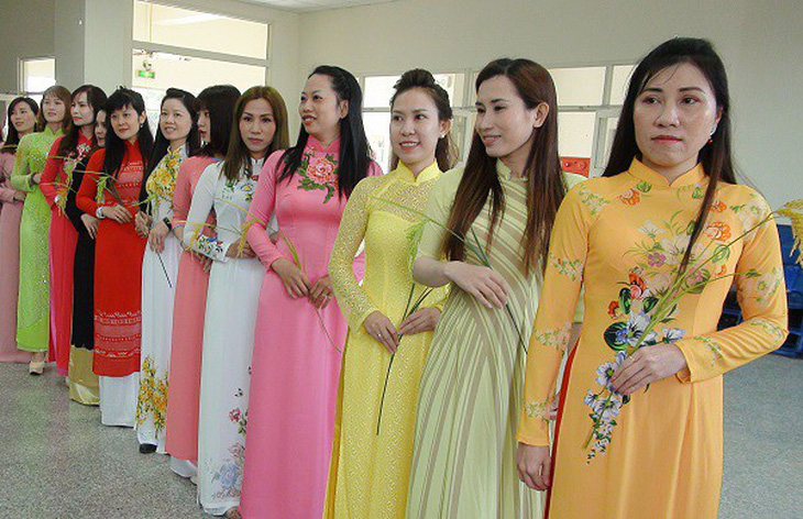 Phụ nữ Việt ở Đài Loan đọ áo dài mừng năm mới - Ảnh 2.