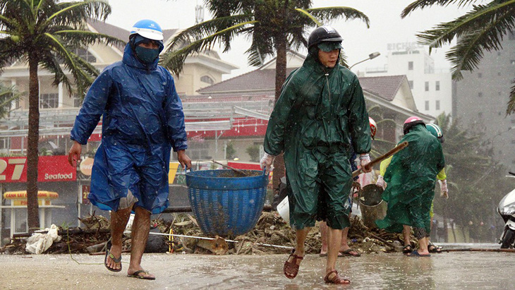 Chủ tịch Đà Nẵng cảm ơn người dân chung tay hỗ trợ sau bão - Ảnh 2.