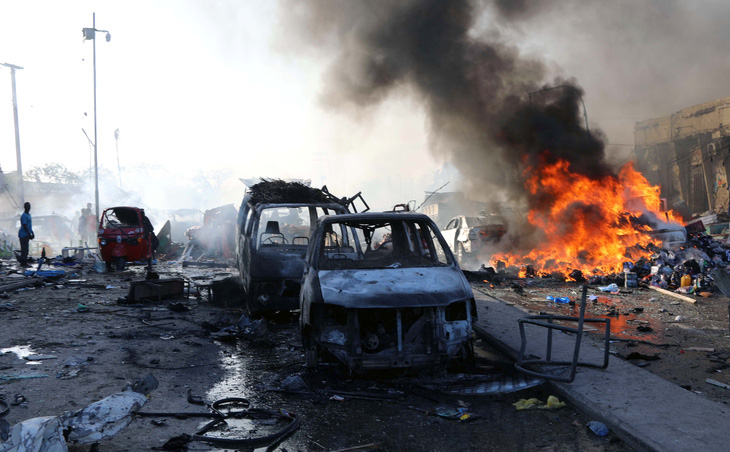 Số người chết trong vụ đánh bom tại Somalia đã tăng lên 276 người - Ảnh 1.