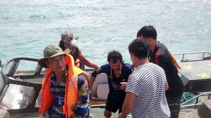 Đảo Phan Vinh, Trường Sa, cấp cứu ngư dân bị tàu lạ bắn - Ảnh 1.
