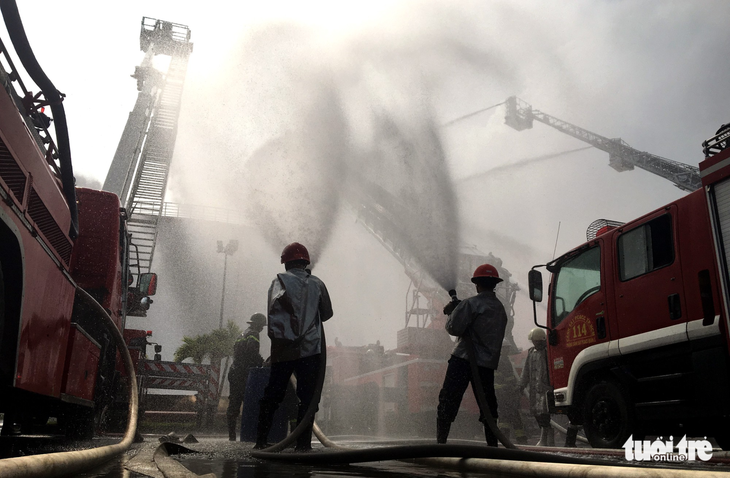 Tập xử lý sự cố cháy nổ tại kho xăng Nhà Bè - Ảnh 2.