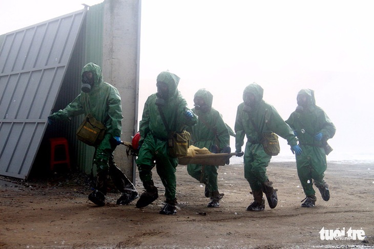 Huy động cảnh sát và quân đội xử lý sự cố rò rỉ hóa chất - Ảnh 4.