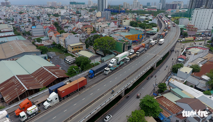 Hàng nghìn ôtô kẹt nhiều giờ trên cầu Phú Mỹ - Ảnh 2.