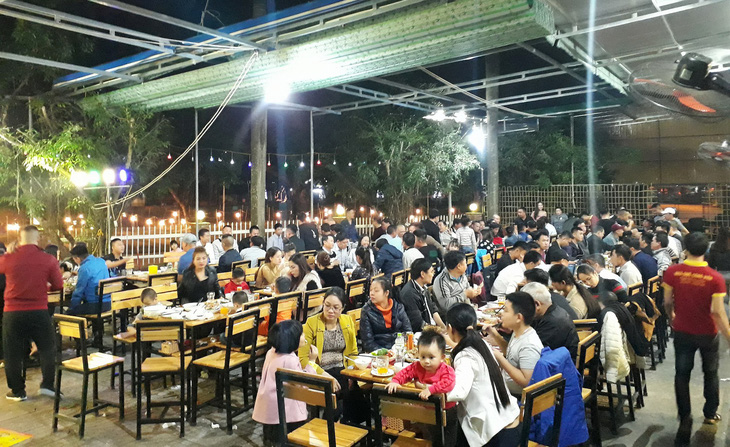 Doanh nghiệp ‘xẻ thịt’ công viên trung tâm thành phố Vinh - Ảnh 2.