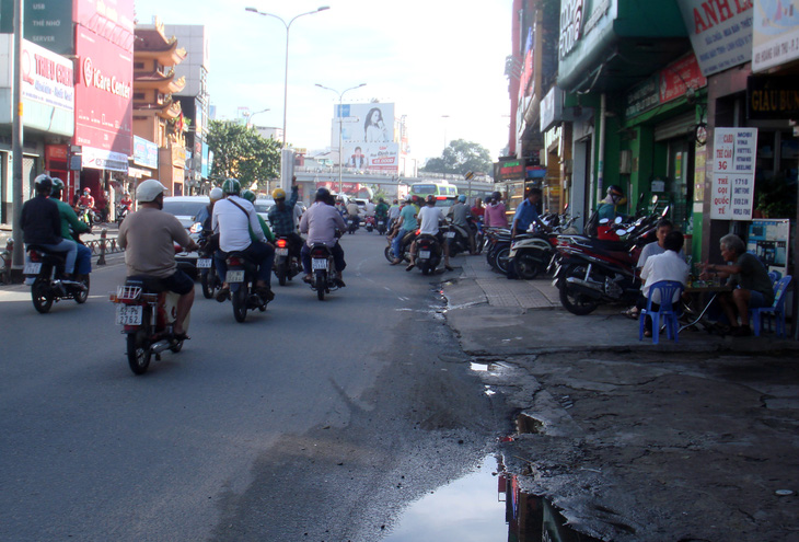 Người Sài Gòn sau đêm mưa lớn - Ảnh 6.