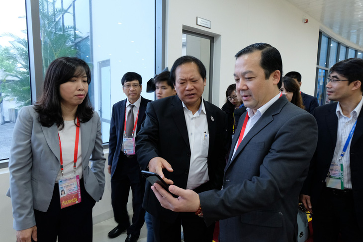Bộ trưởng Trương Minh Tuấn thăm Trung tâm báo chí quốc tế APEC - Ảnh 1.