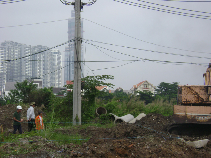 Thi công da beo  đường Lương Định Của vì vướng giải tỏa - Ảnh 2.