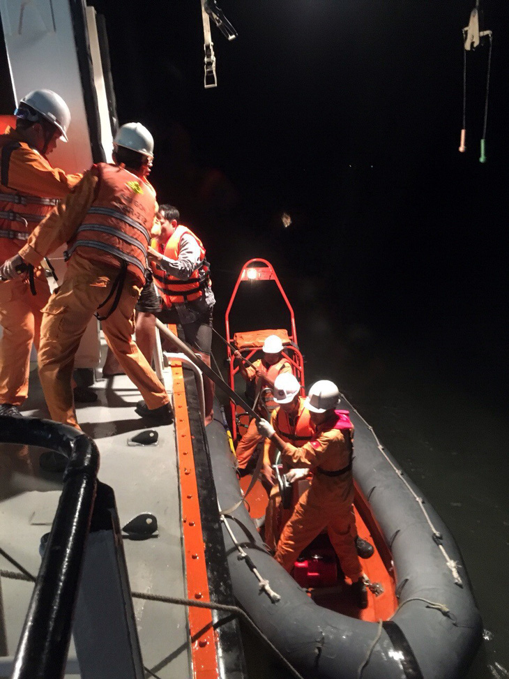 Chìm tàu cá ở Vũng Tàu, 4 ngư dân mất tích - Ảnh 2.
