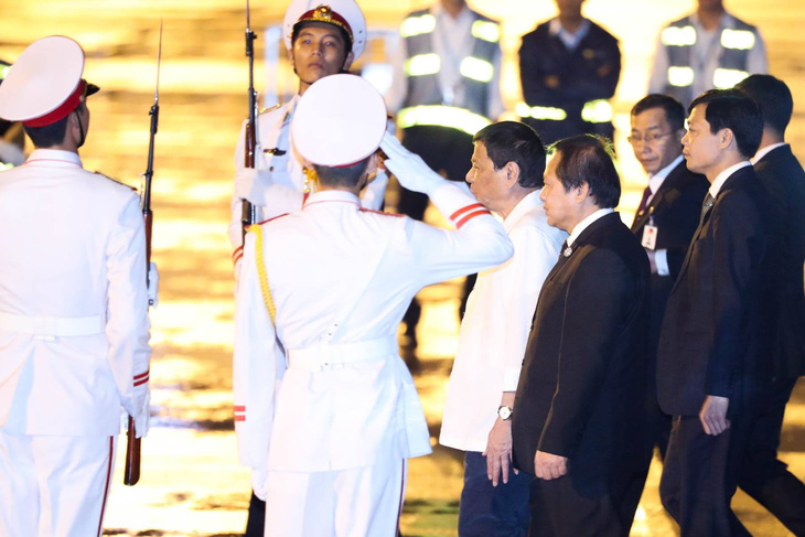 Tổng thống Duterte đã tới Đà Nẵng trong trang phục giản dị - Ảnh 2.