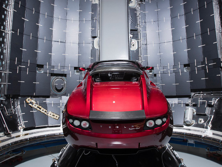 Elon Musk ‘khoe’ tiến độ chuẩn bị đưa xe hơi Tesla lên sao Hỏa - Ảnh 1.