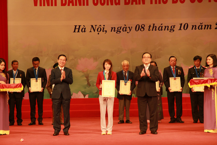 Thủ đô Hà Nội vinh danh 10 công dân ưu tú - Ảnh 1.