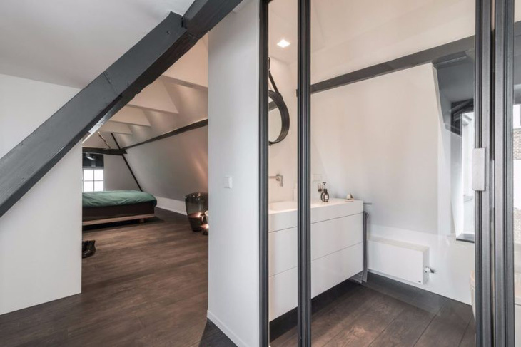 Thiết kế siêu thoáng khiến căn hộ Amsterdam rộng hơn hẳn - Ảnh 11.