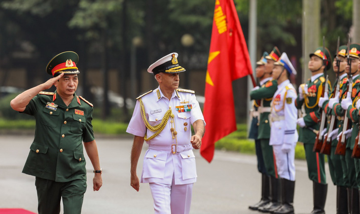 Chủ tịch Ủy ban Tham mưu trưởng Ấn Độ thăm Việt Nam - Ảnh 1.