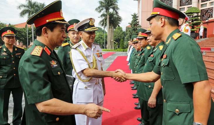 Chủ tịch Ủy ban Tham mưu trưởng Ấn Độ thăm Việt Nam - Ảnh 4.