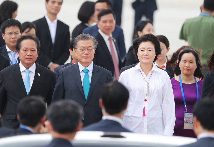 Tổng thống Hàn Quốc tới Việt Nam, di chuyển bằng xe riêng - Ảnh 1.