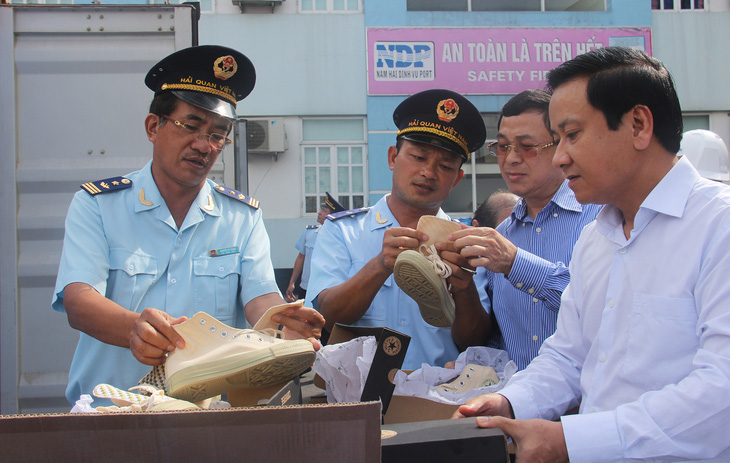 Hải quan lên tiếng vụ doanh nghiệp Lào cầu cứu đòi hàng - Ảnh 1.