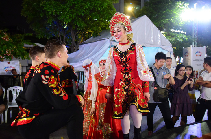 Đêm Văn hóa Thế giới 2017 trên phố đi bộ Nguyễn Huệ - Ảnh 3.