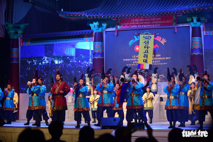 Múa cổ trang rộn rã sân khấu Lễ hội văn hóa thế giới - Ảnh 11.