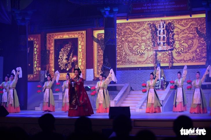 Múa cổ trang rộn rã sân khấu Lễ hội văn hóa thế giới - Ảnh 13.