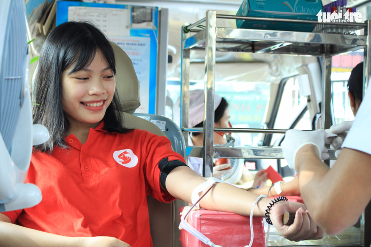 Vừa hiến máu, vừa chụp ảnh phong cách Sài Gòn xưa - Ảnh 2.