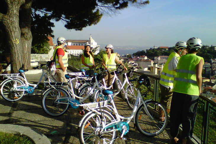 Bồ Đào Nha triển khai dịch vụ đi chung xe đạp tại thủ đô Lisbon - Ảnh 1.