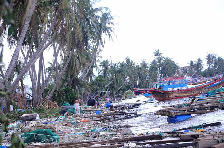 Giãn nợ cho người dân bị thiệt hại do bão số 12 - Ảnh 1.
