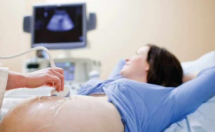 Vì sao thai phụ cần phải đi khám sàng lọc trước khi sinh? - Ảnh 1.