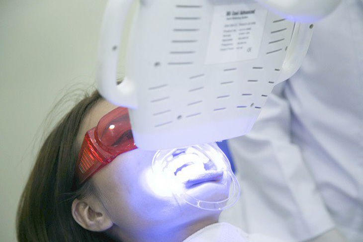 Các phương pháp tẩy trắng răng hiệu quả và an toàn - Ảnh 1.
