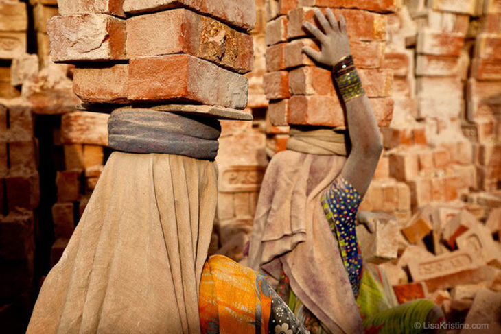 ILO: Hơn 40 triệu người trên thế giới đang có cuộc sống nô lệ - Ảnh 1.