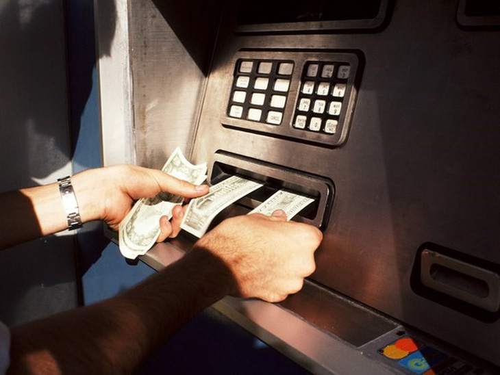 Europol cảnh báo gia tăng các vụ tấn công mạng nhằm vào máy ATM - Ảnh 1.