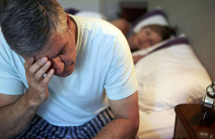 Những tác động nguy hiểm đến sức khỏe do chứng mất ngủ - Ảnh 1.