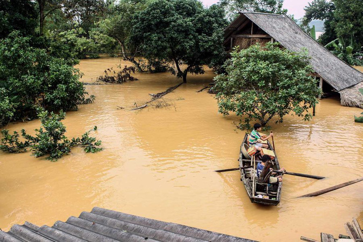 Bộ Tài chính cảnh báo việc lợi dụng bão lụt để nâng giá hàng thiết yếu - Ảnh 1.