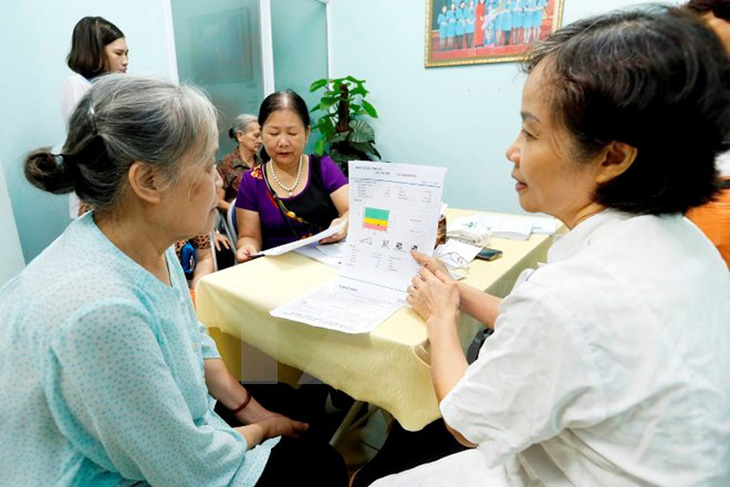Khoảng 67% người cao tuổi Việt trong tình trạng sức khỏe kém - Ảnh 1.