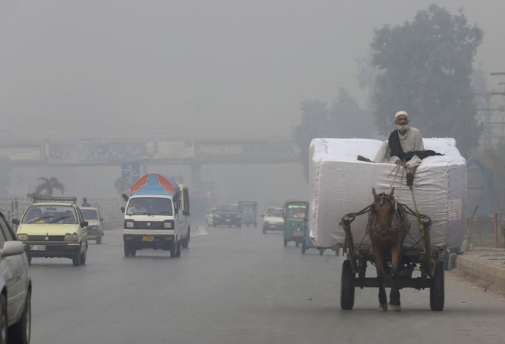 Ấn Độ cấm xe cỡ lớn vào thủ đô để hạn chế ô nhiễm không khí - Ảnh 1.