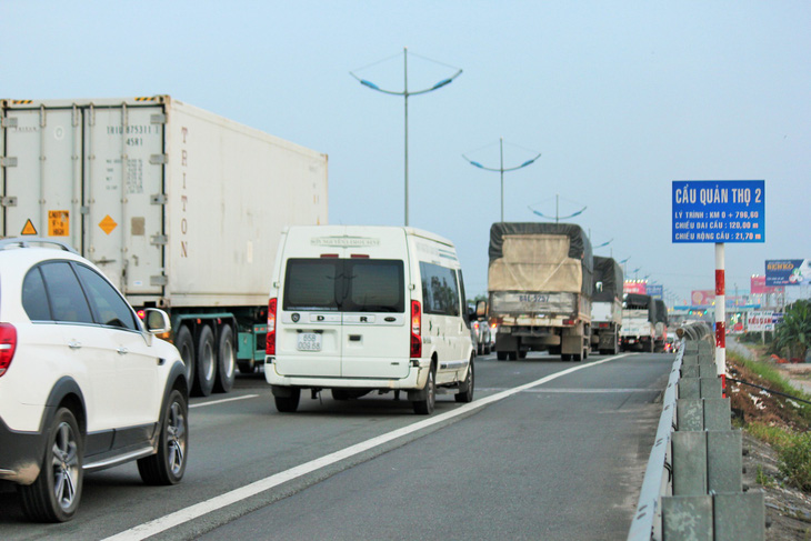 Cao tốc TP.HCM - Trung Lương kẹt cứng, vẫn không xả trạm thu phí - Ảnh 5.