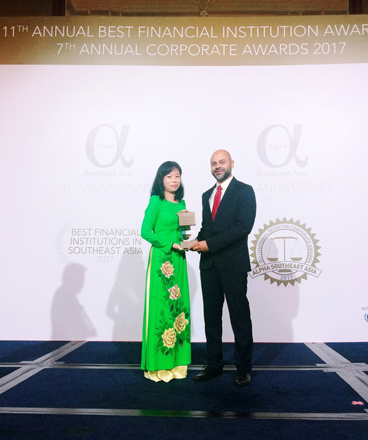 Vietcombank nhận giải thưởng Ngân hàng tốt nhất Việt Nam năm 2017 - Ảnh 1.