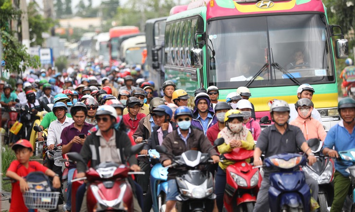 Cầu Xếp Bà Lý sửa chữa, tài xế kêu trời vì kẹt xe - Ảnh 1.