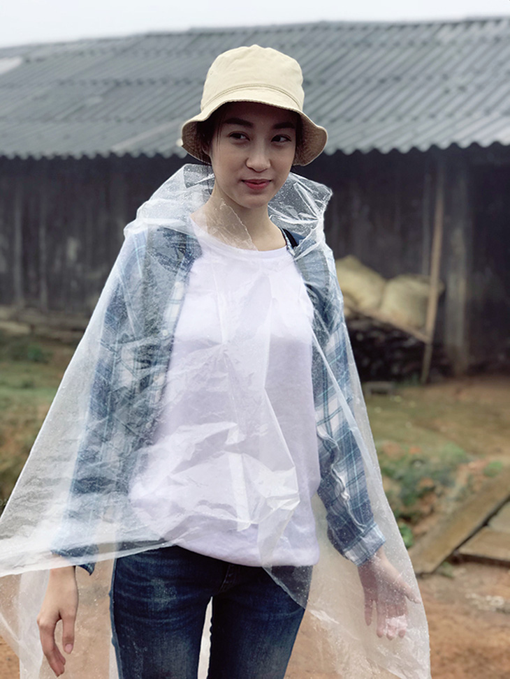 Hoa hậu Đỗ Mỹ Linh kẹt 4 ngày ở Trạm Tấu vì mưa lũ - Ảnh 3.