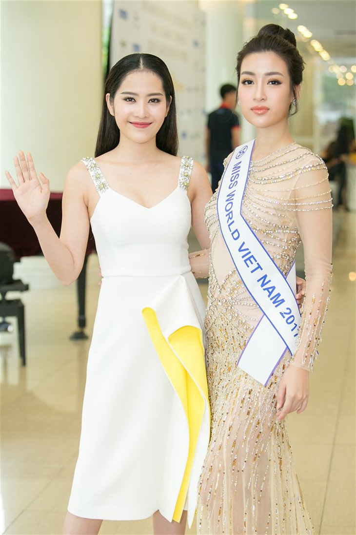 Đỗ Mỹ Linh Cõng điện lên bản đến Hoa hậu Thế giới 2017 - Ảnh 7.