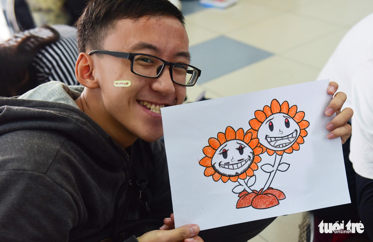 Sinh viên HUFLIT vẽ tranh Ngày hội Hoa hướng dương - Ảnh 10.