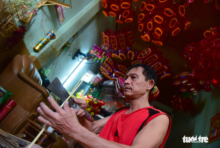 Xóm lồng đèn hơn nửa thế kỷ ở Sài Gòn hối hả mùa Trung thu - Ảnh 12.