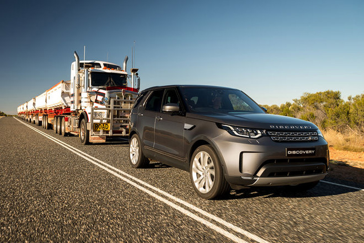 Land Rover Discovery thể hiện sức mạnh, kéo siêu xe tải 121 tấn! - Ảnh 3.