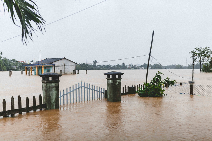 Vào vùng rốn lũ Đại Lộc, hơn 4.000 nhà ngập sâu hơn 1m - Ảnh 11.