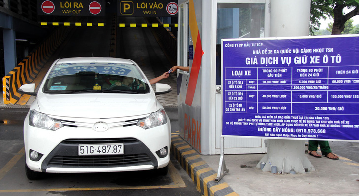 Tăng giá giữ xe ở sân bay Tân Sơn Nhất từ 1-12 - Ảnh 2.