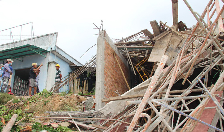 Nhà đang xây ở Phú Quốc đổ sập, 5 người phải cấp cứu - Ảnh 2.