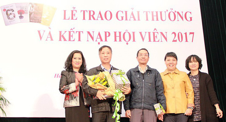 Giải thưởng Hội nhà văn Hà Nội: được mùa tiểu thuyết - mất mùa thơ - Ảnh 1.