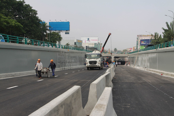 Đà Nẵng thông xe hầm chui Điện Biên Phủ sớm 2 tháng phục vụ APEC - Ảnh 4.