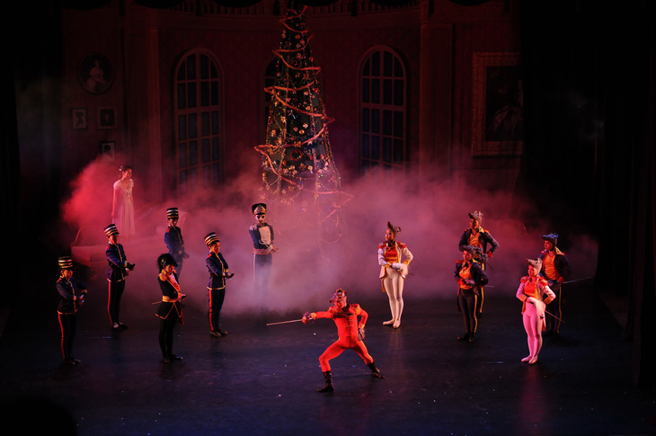 Bản ballet cho mùa Giáng sinh: Kẹp hạt dẻ - Ảnh 2.