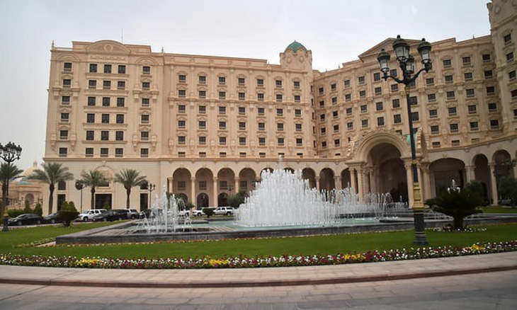 Tội phạm tham nhũng ở Saudi bị giam trong khách sạn 5 sao - Ảnh 1.